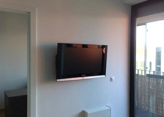 Vyvrtání a uchycení světla + LCD televizi namontovat na zeď