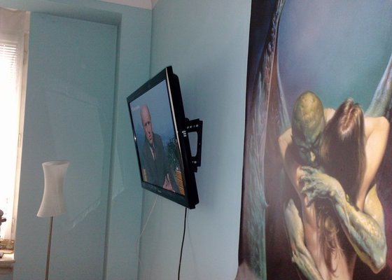 Montáž LCD televize na stěnu v ložnici