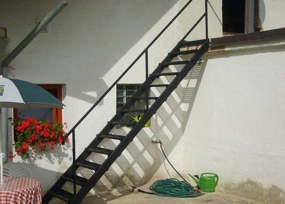 Jednoduché venkovní schodiště