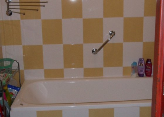 Obkladačské práce (koupelna, WC, obložení stěny za kuchyňskou linkou a dřezem)
