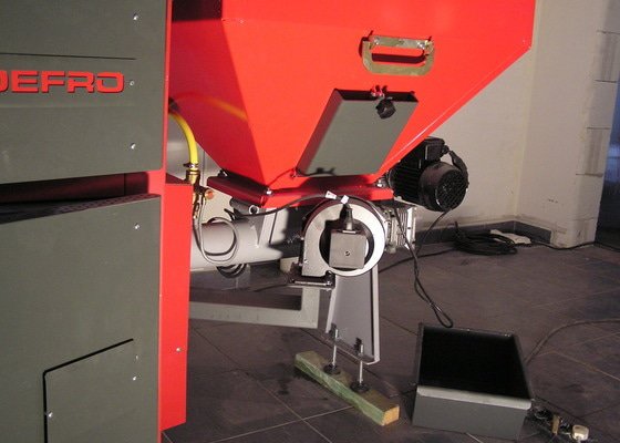 Instalace automatického kotle na tuhá paliva DEFRO AGRO Uni 15 kW v novostavbě RD