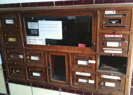 Renovace dřevěných poštovních schránek