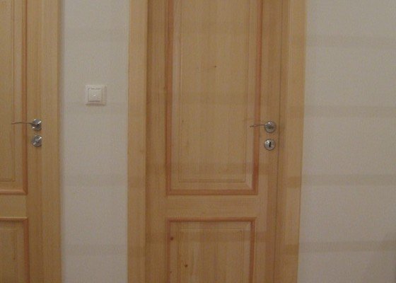 Dřevěné schodiště, vnitřní dveře
