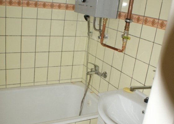 Rekonstrukce staré koupelny + nové el. rozvody + voda