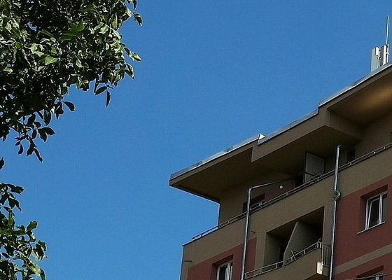 Sítě na balkon proti holubům - stav před realizací