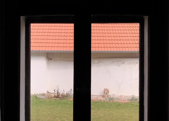 Sítě proti hmyzu do oken a vstupních dveří