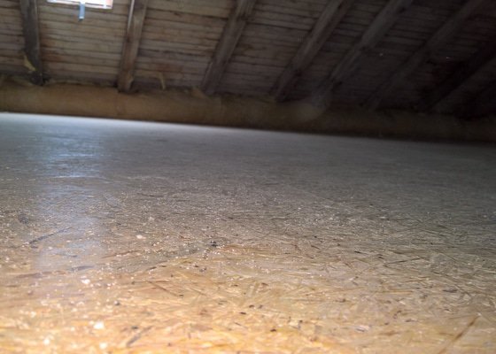 Zateplení půdní podlahy na bytovém domě