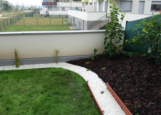 Realizace malé zahrady v projektu Nové Chabry