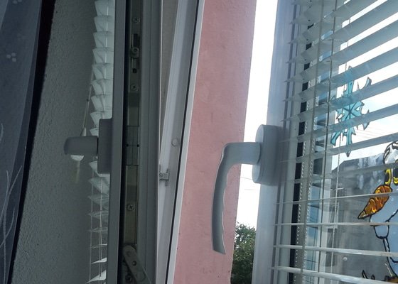 Oprava zavírání plastového okna zn.HOCO, mimo záruku, Hazlov