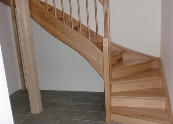 Dřevěné samonosné schody