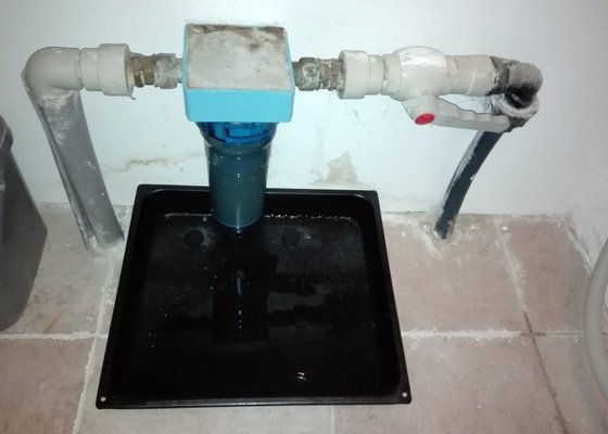 Oprava vodoinstalace - nefunkční HUV a prosakující vodní filtr