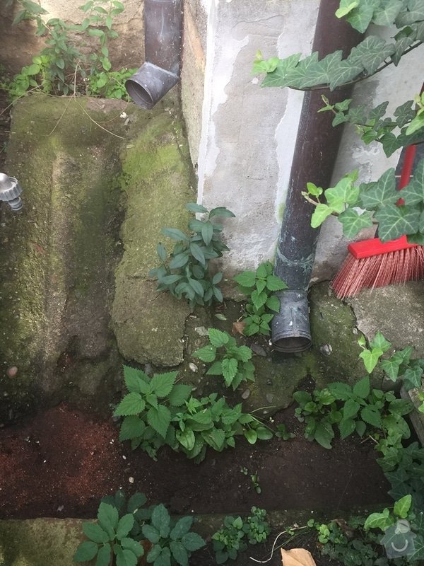 Opravy koryt pro dešťovou vodu, nátěry nedodělků fasádní barvou: IMG_0682