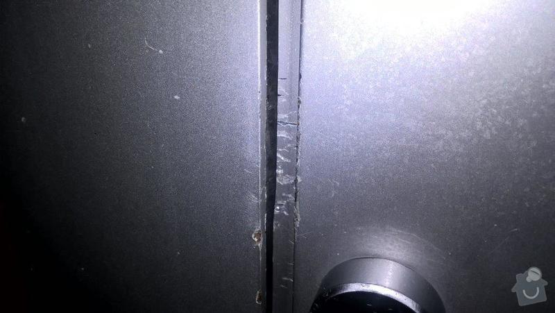 Oprava dveří po vloupání: poškození_dveře