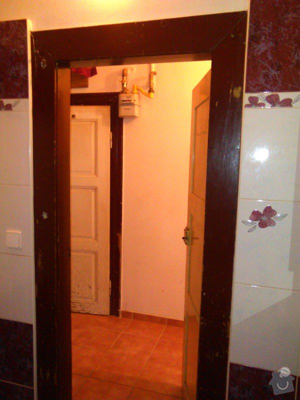 Odstranění starých zárubní: dveře do koupelny - vnitřní strana