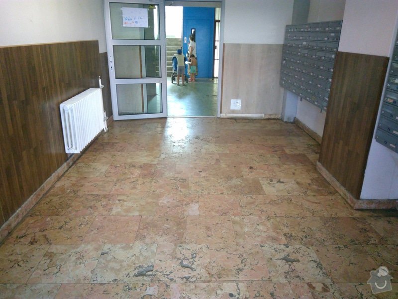Rekonstrukce podlah vstupu bytoveho domu: Tuto podlahu chci vymenit aby byla stejna jako venkovni.