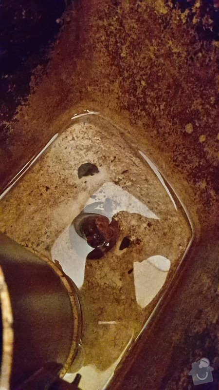 Výměna zrezlých šroubů u WC (protéké voda) - Ústí nad L., Maková, Severní terasa: 20171001_131904_resized