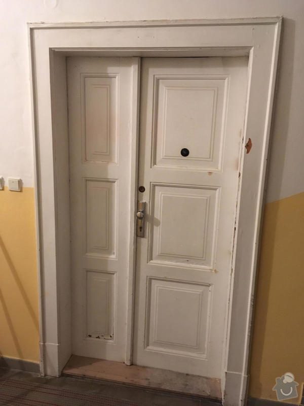 Renovace vstupnich dveri: z chodby