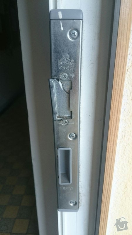 Oprava kování vstupních dveří: DSC_0824