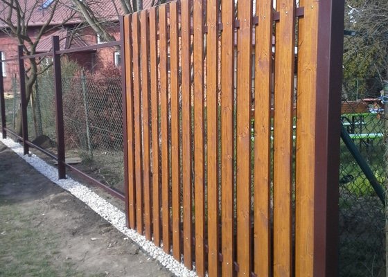 Realizace dřevěného plotu 