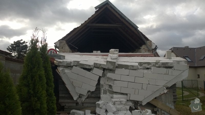 Oprava střechy, spadlý štít střechy: WP_20171029_009