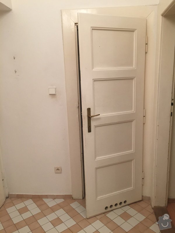 Lakýrníci - renovace  5 ks interiérových dveří: 2x plné 60 cm