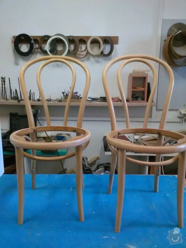 Renovace 4 ks židlí TON - obrousit a nalakovat: IMG_20171102_123504