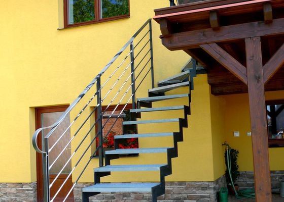 Ocelové schodiště a kované zábradlí