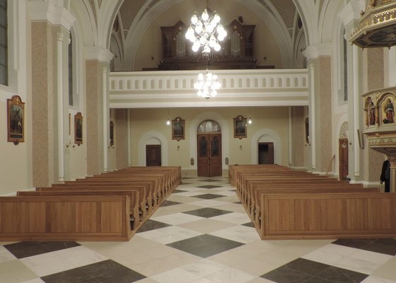 Realizace kostelních lavic