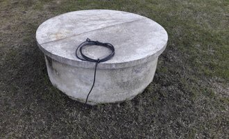 Kameník - obklad studny a sloupku na vodu - stav před realizací