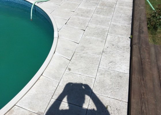 Oprava dlažby u bazénu - stav před realizací