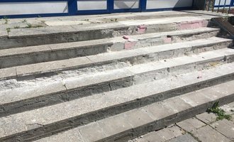 Poptávám opravu betonového schodiště - stav před realizací