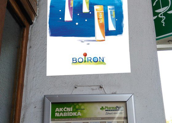 Polep plakátů v lékárně Menora_Plzeň - stav před realizací