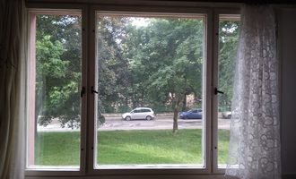 Výměna dřevěných oken za nová plastová okna v bytě - stav před realizací