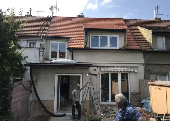 Zateplení střechy domu foukanou izolací - stav před realizací