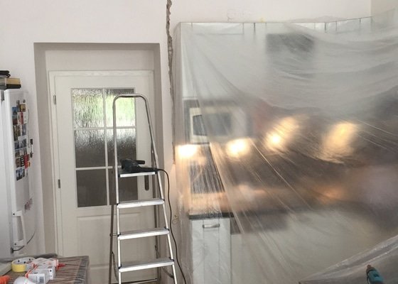 Instalace stropniho svetla (nad kuchynskou linku + lustr) vcetne castecne rozvodu