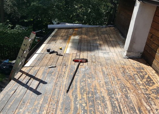 Rekonstrukce střechy verandy chaty + výměna okapů za nové