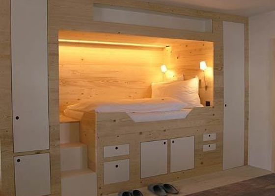 Výroba vestavné skříně s postelí skrytou za posuvnými panely