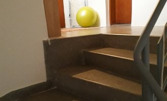 Obklad betonového schodiště + další podlahy - stav před realizací