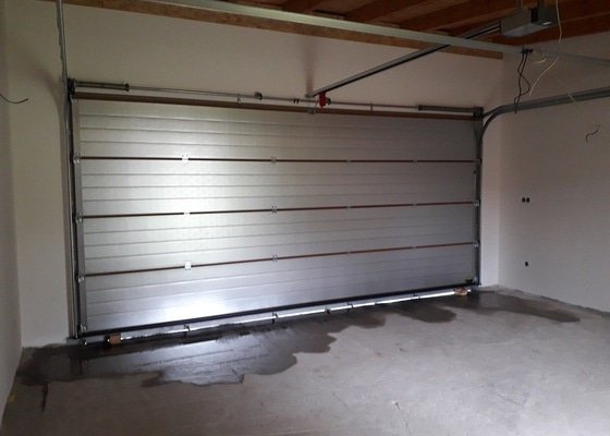 Betonová podlaha v garáži - stav před realizací