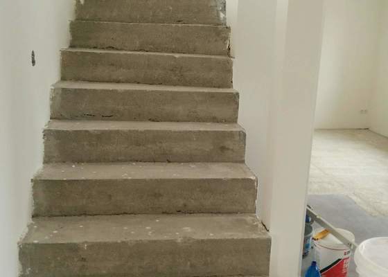 Obklad betonového schodiště dřevem - stav před realizací