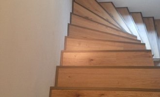 Obložení schodů laminátovou podlahou - stav před realizací