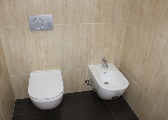Rekonstrukce toalet v kancelářské budově v centru Prahy