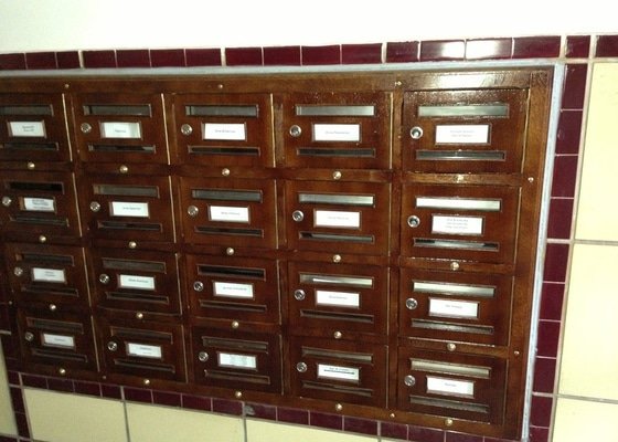 Renovace dřevěných poštovních schránek