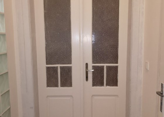 Renovace 5 dveří (broušení, tmelení, barvení)