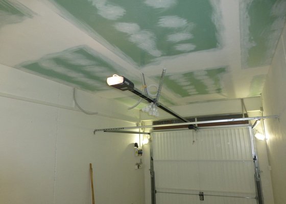 Sádrokartonový strop v garáži