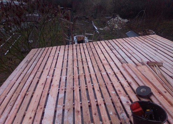Zhotoveni strechy na chate cca 100 m2