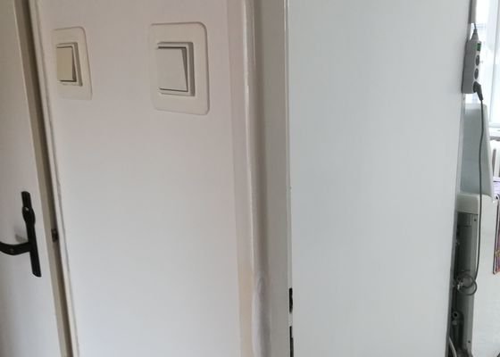 Lakovanie zárubní (7x) + lakovanie dverí (2x)