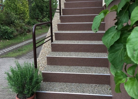 Položit kamenný koberec na venkovní schody