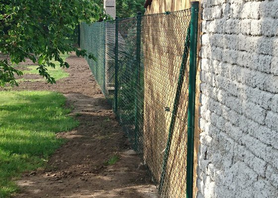Stavba plotu v zahradě - RD Brno Židenice