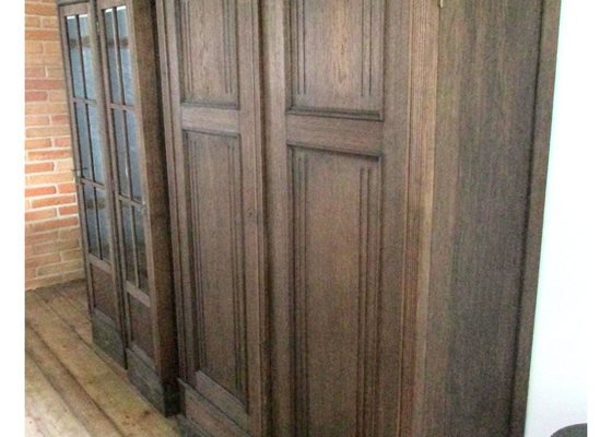 Renovace a potřebná oprava dřevěného starého nábytku